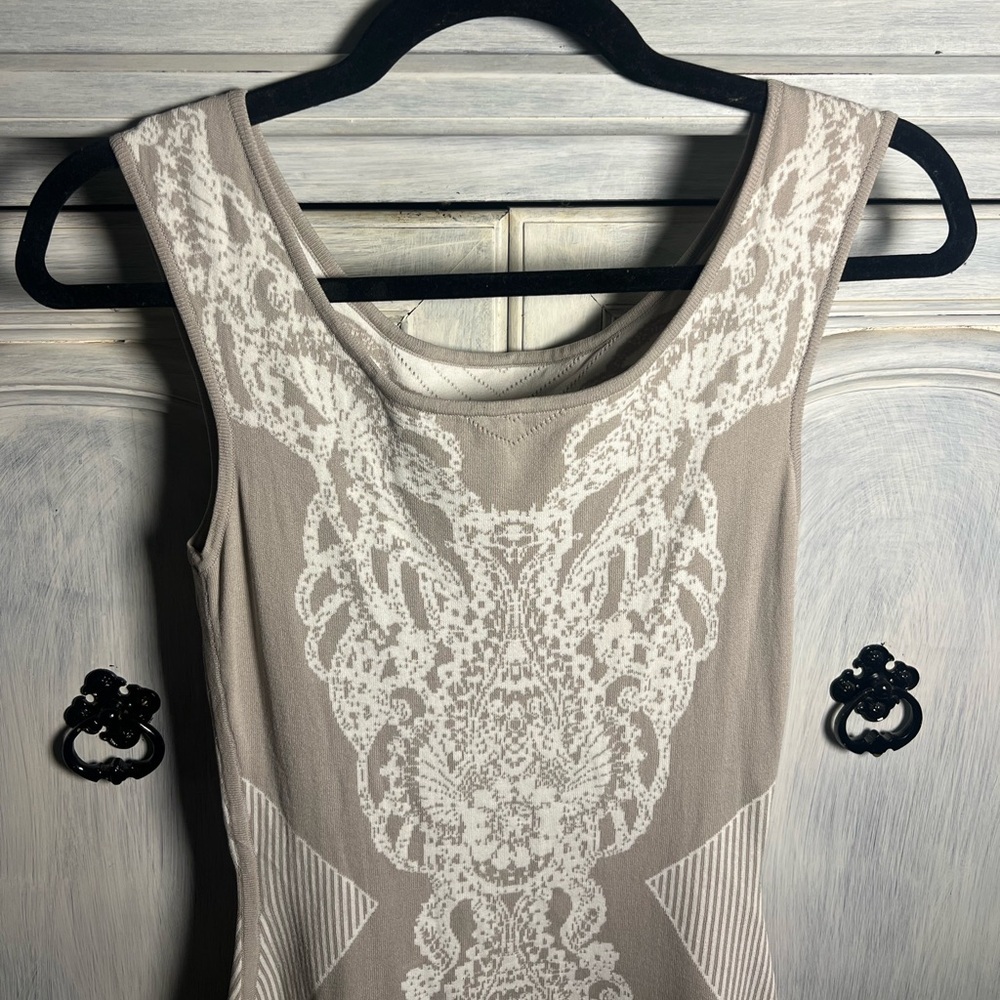 Yoana Baraschi‎ Tan & Cream Knit Bodycon Embroidered Sweater Dress - Picture 4 of 6